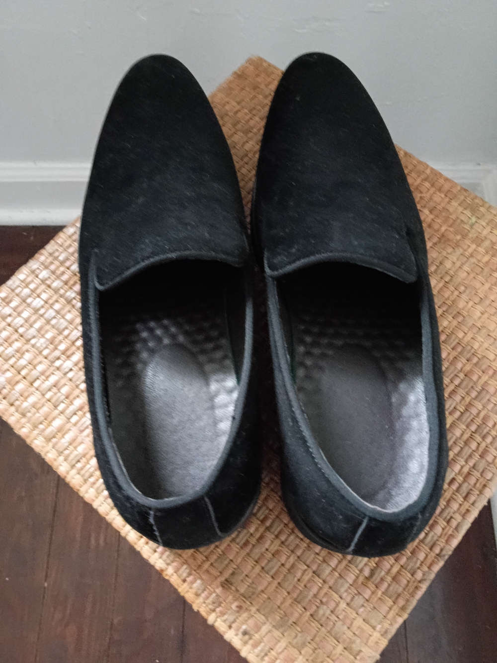 Men's Black Velvet Slip-On Loafers - Streamlined Comfort